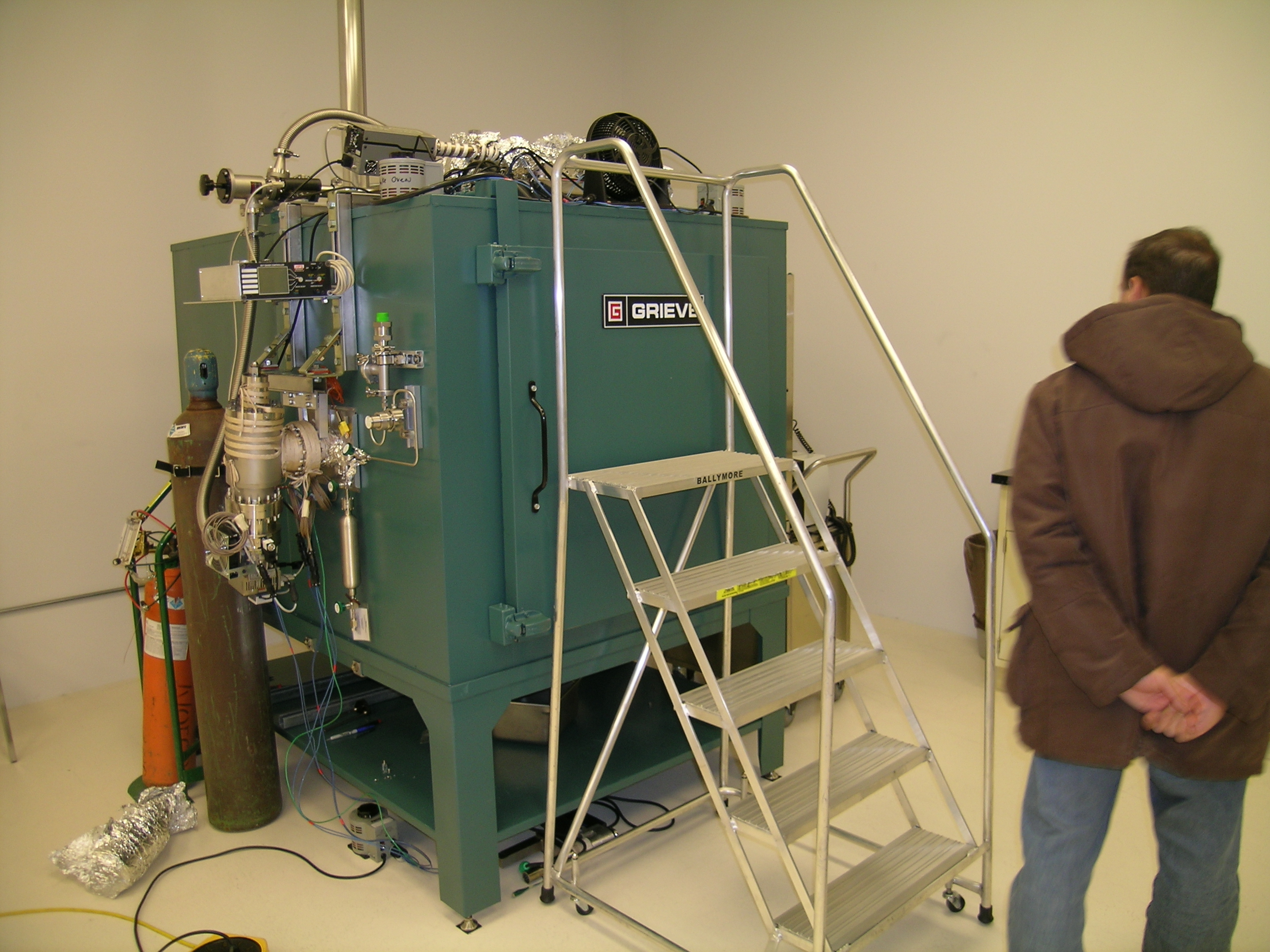 Vacuum oven